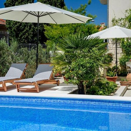 Palace Schoen Milesi - Esense Of Prestige - Private Pool - Free Parking - Old Money Style Luxury Rooms - Walking Distance To The Old Town, The Beach And All Amenities - Buralux Properties 斯普利特 外观 照片