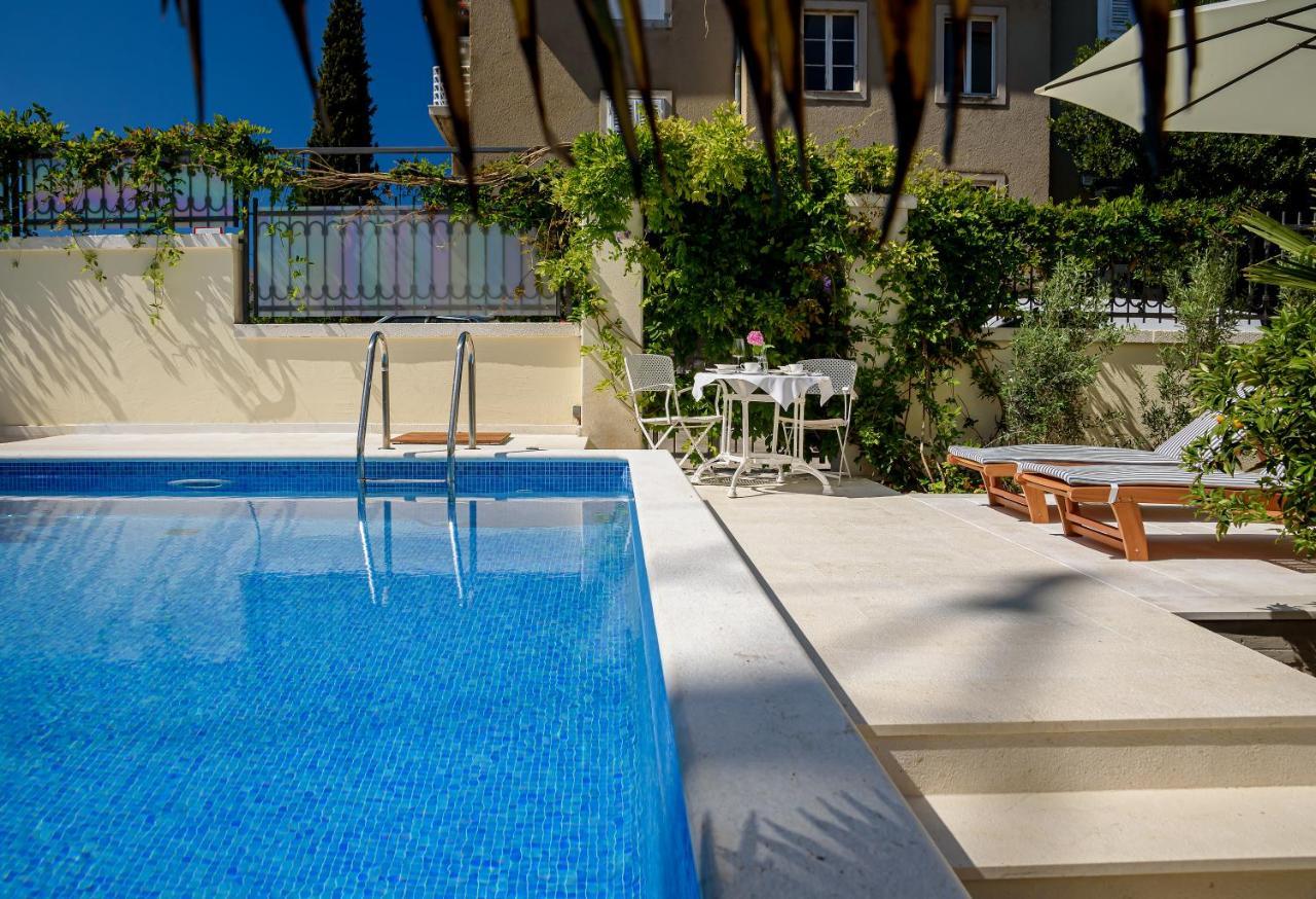 Palace Schoen Milesi - Esense Of Prestige - Private Pool - Free Parking - Old Money Style Luxury Rooms - Walking Distance To The Old Town, The Beach And All Amenities - Buralux Properties 斯普利特 外观 照片