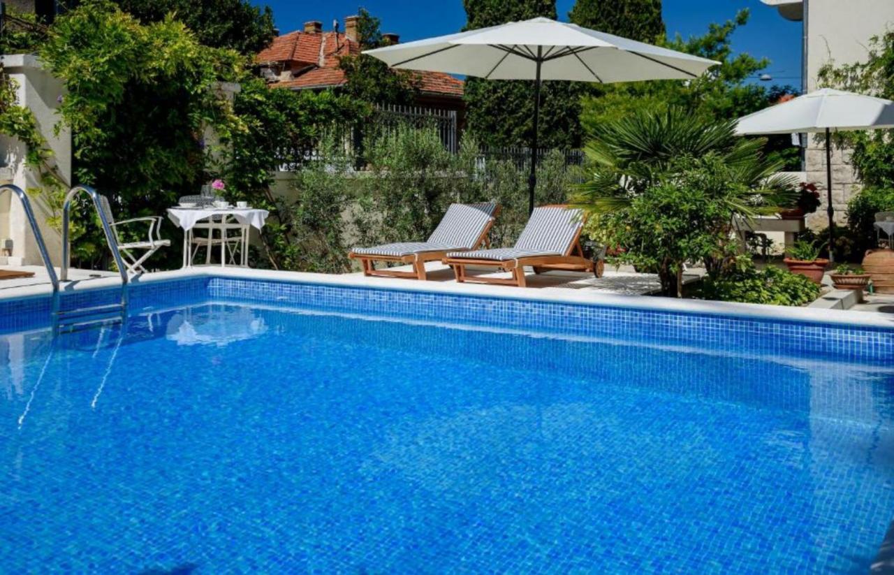 Palace Schoen Milesi - Esense Of Prestige - Private Pool - Free Parking - Old Money Style Luxury Rooms - Walking Distance To The Old Town, The Beach And All Amenities - Buralux Properties 斯普利特 外观 照片