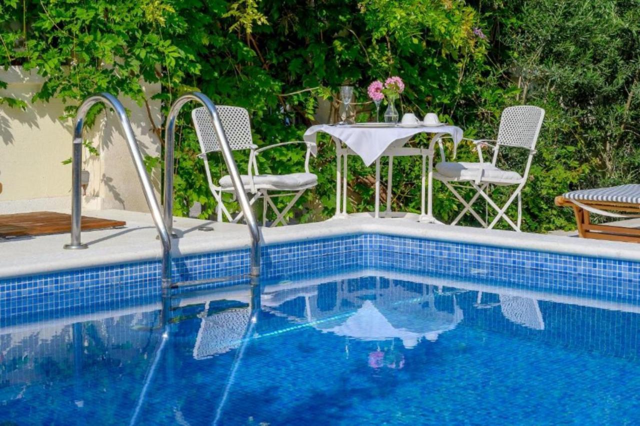 Palace Schoen Milesi - Esense Of Prestige - Private Pool - Free Parking - Old Money Style Luxury Rooms - Walking Distance To The Old Town, The Beach And All Amenities - Buralux Properties 斯普利特 外观 照片