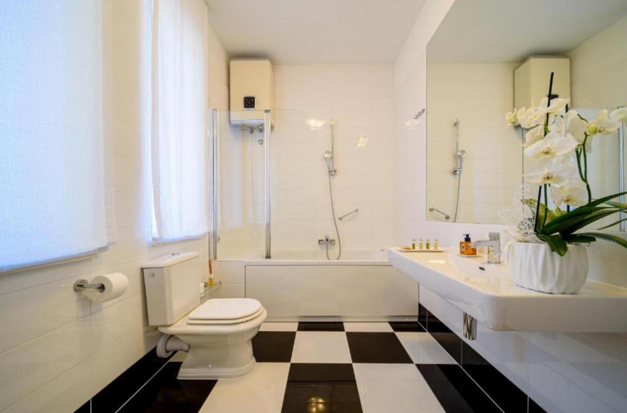 Palace Schoen Milesi - Esense Of Prestige - Private Pool - Free Parking - Old Money Style Luxury Rooms - Walking Distance To The Old Town, The Beach And All Amenities - Buralux Properties 斯普利特 外观 照片