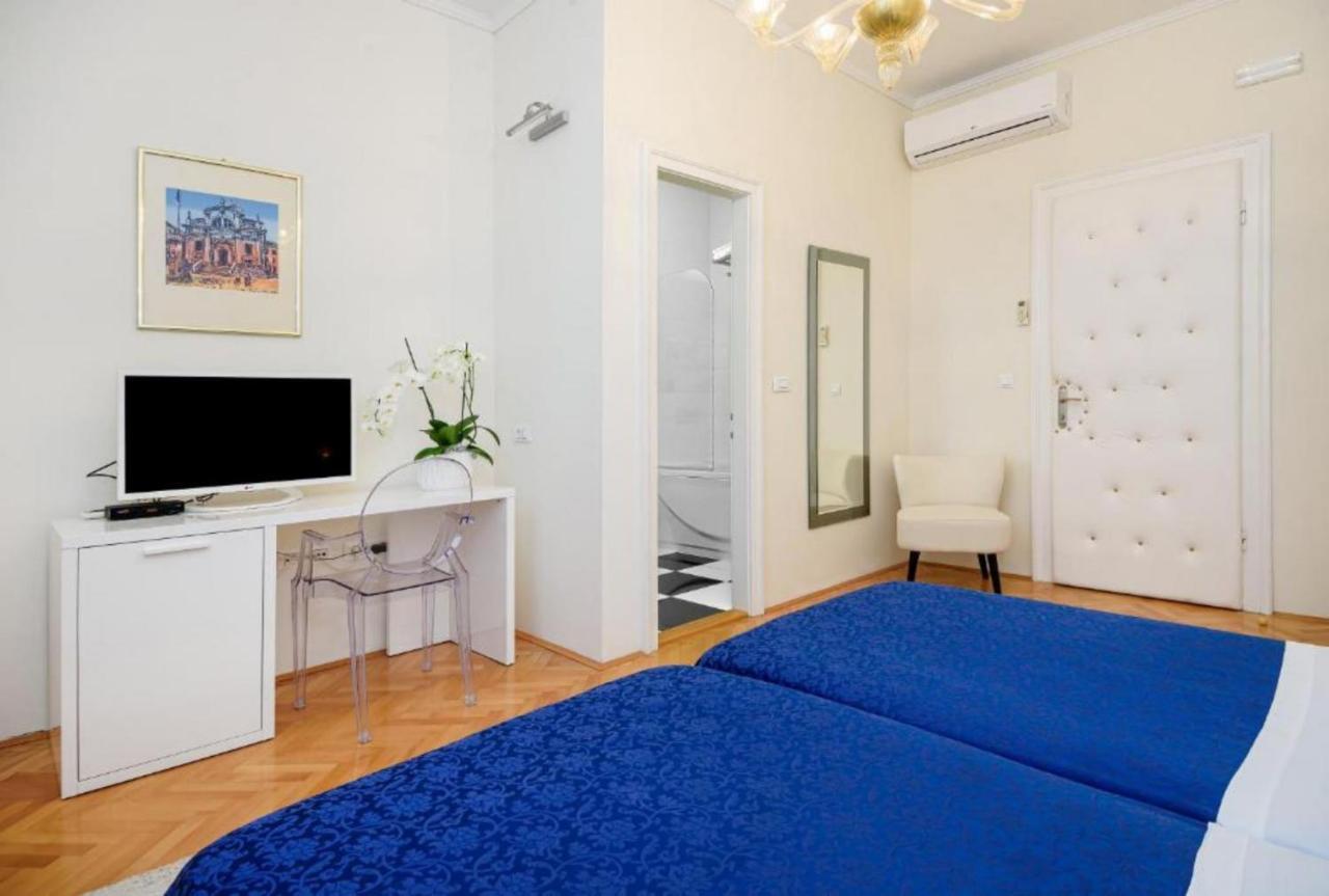 Palace Schoen Milesi - Esense Of Prestige - Private Pool - Free Parking - Old Money Style Luxury Rooms - Walking Distance To The Old Town, The Beach And All Amenities - Buralux Properties 斯普利特 外观 照片