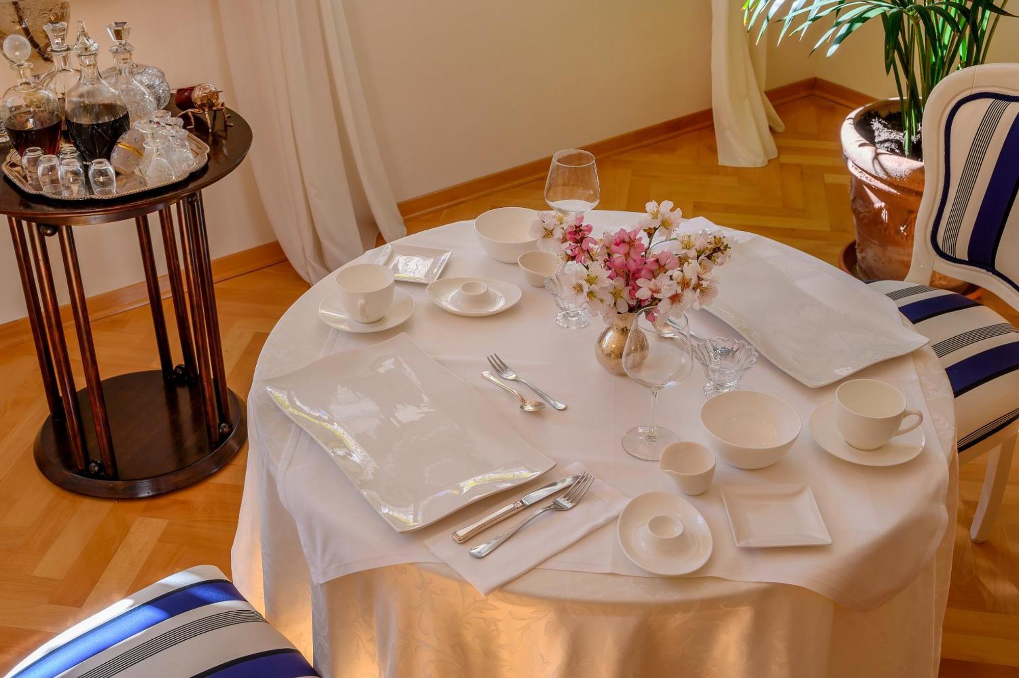 Palace Schoen Milesi - Esense Of Prestige - Private Pool - Free Parking - Old Money Style Luxury Rooms - Walking Distance To The Old Town, The Beach And All Amenities - Buralux Properties 斯普利特 外观 照片