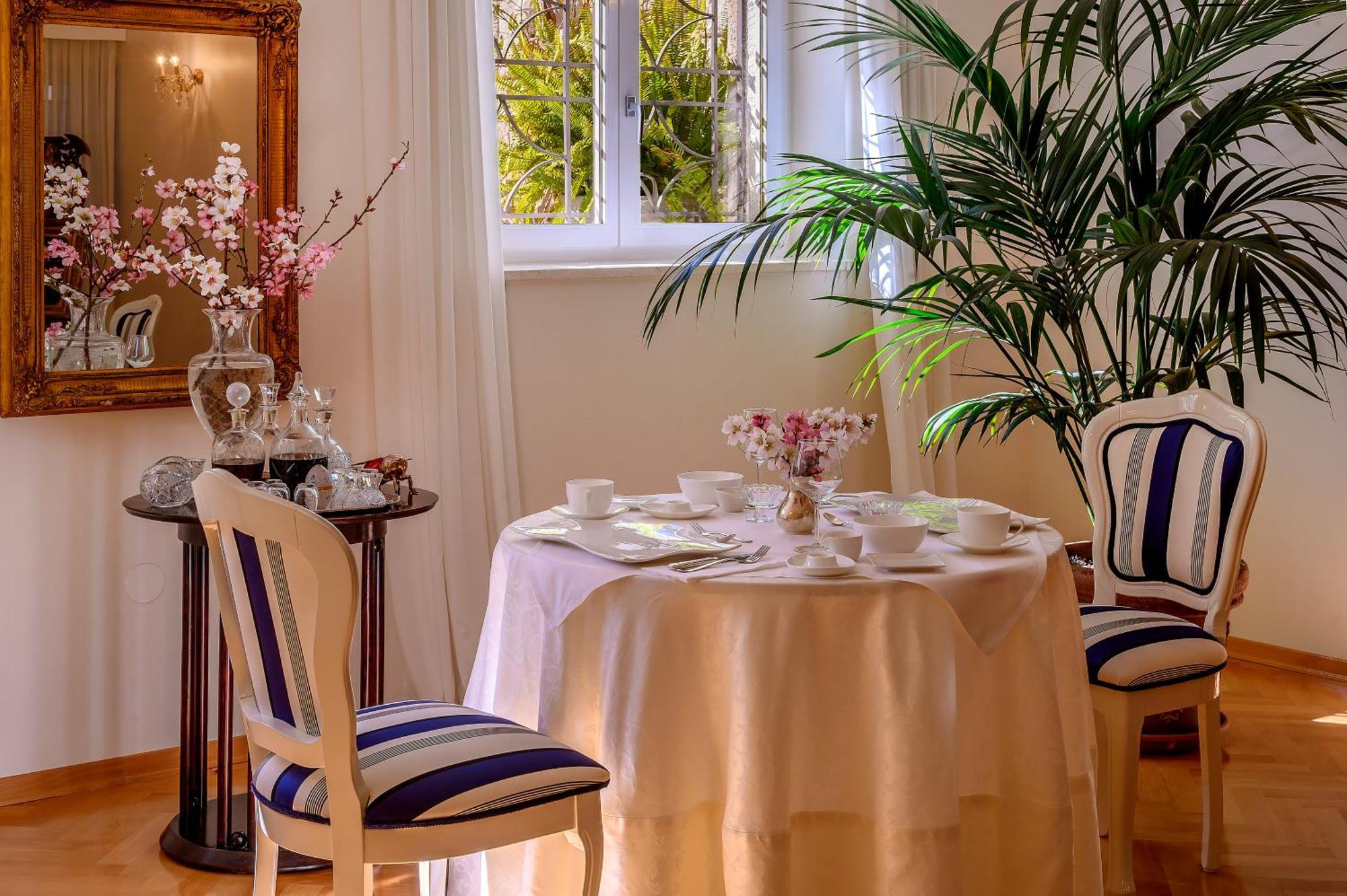 Palace Schoen Milesi - Esense Of Prestige - Private Pool - Free Parking - Old Money Style Luxury Rooms - Walking Distance To The Old Town, The Beach And All Amenities - Buralux Properties 斯普利特 外观 照片