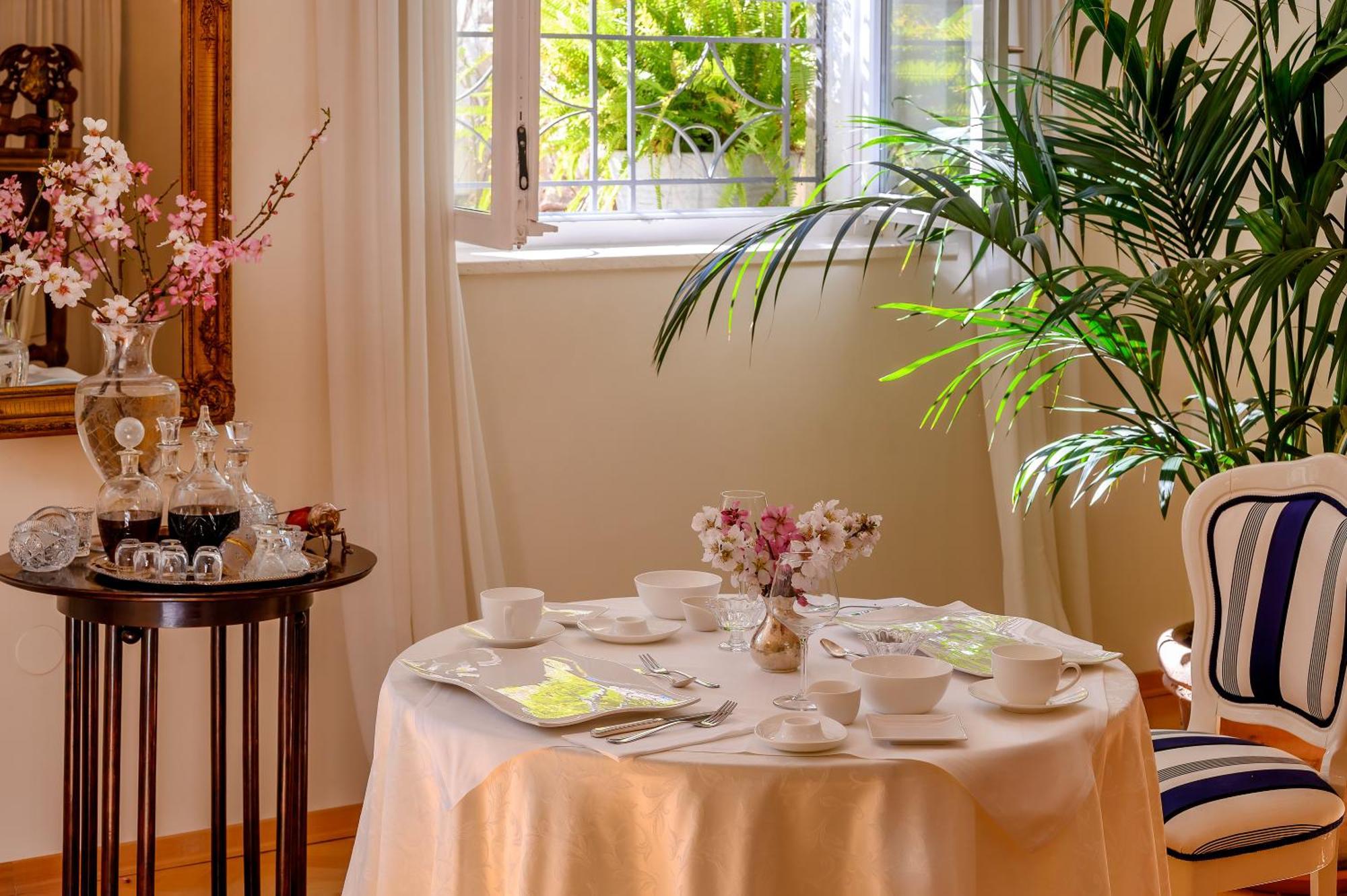 Palace Schoen Milesi - Esense Of Prestige - Private Pool - Free Parking - Old Money Style Luxury Rooms - Walking Distance To The Old Town, The Beach And All Amenities - Buralux Properties 斯普利特 外观 照片